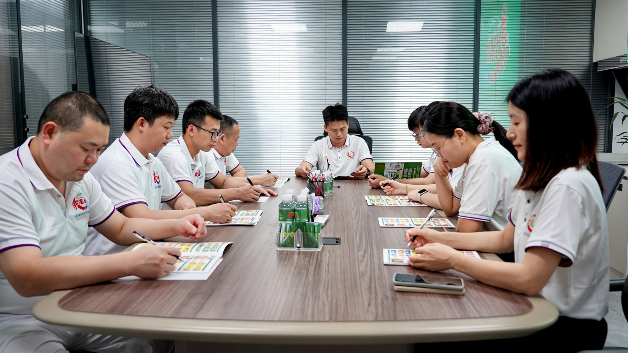 豪冠豪团队产品讨论会议